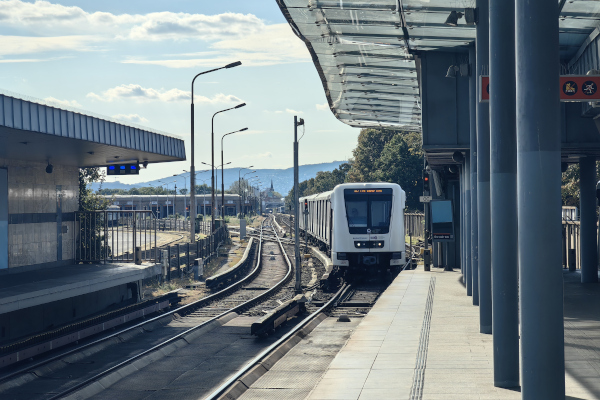 Budapest, M2 metró, Örs vezér tere, bélyegkép
