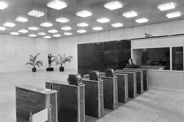 Budapest, M2 metró, Kossuth Lajos tér, bélyegkép