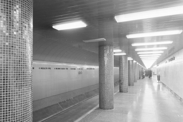 Budapest, M2 metró, Kossuth Lajos tér, bélyegkép