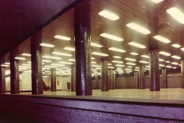 Budapest, M2 metró, Kossuth Lajos tér, bélyegkép