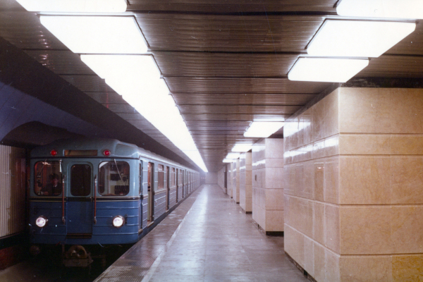 Budapest, M2 metró, Deák Ferenc tér, bélyegkép