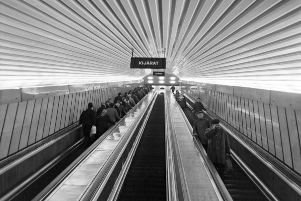 Budapest, M2 metró, Deák Ferenc tér, bélyegkép