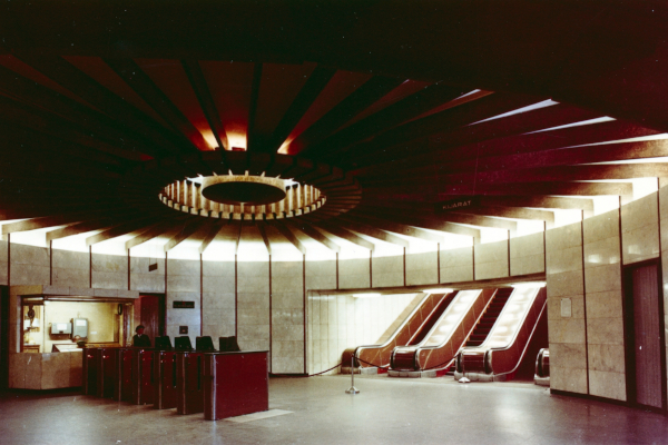 Budapest, M2 metró, Deák Ferenc tér, bélyegkép