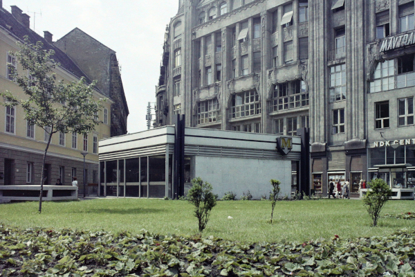 Budapest, M2 metró, Deák Ferenc tér, bélyegkép