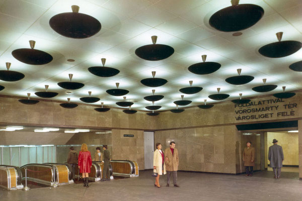 Budapest, M2 metró, Deák Ferenc tér, bélyegkép