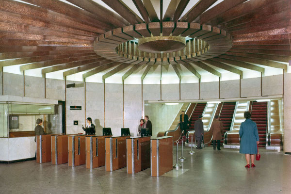 Budapest, M2 metró, Deák Ferenc tér, bélyegkép