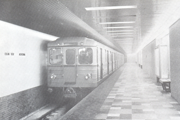 Budapest, M2 metró, Blaha Lujza tér, bélyegkép