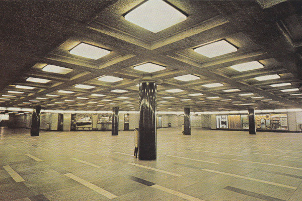 Budapest, M2 metró, Blaha Lujza tér, bélyegkép