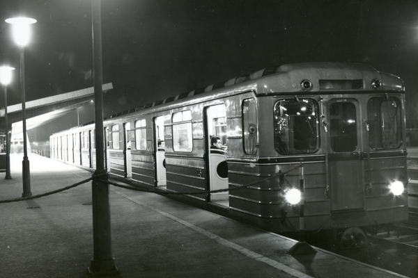Budapest, M2 metró, Örs vezér tere, bélyegkép