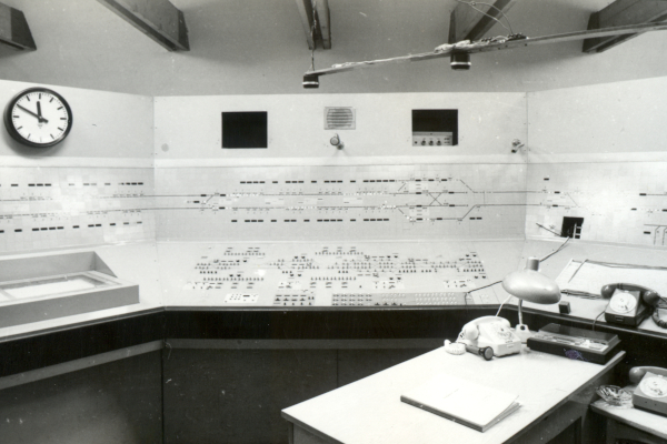 Budapest, M2 metró, Deák Ferenc tér, KFM, Központi Forgalmi Menetirányító, bélyegkép