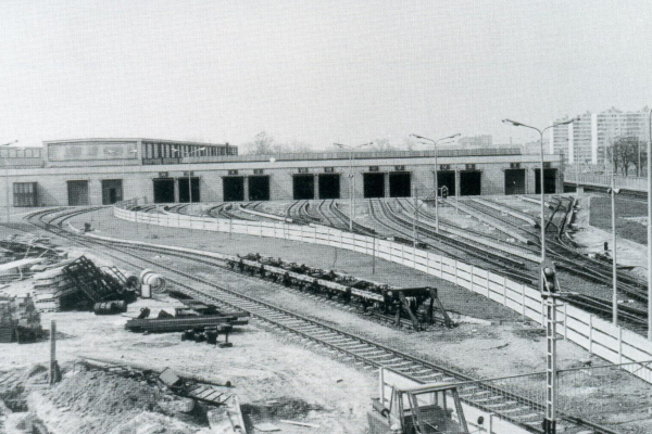 Budapest, M2 metró, Fehér út, járműtelep, bélyegkép