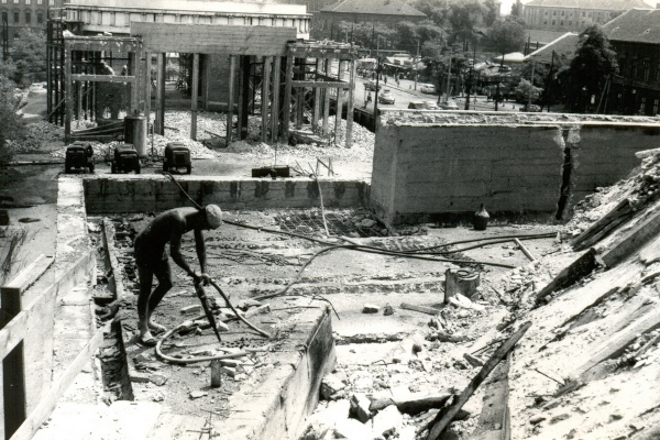 Budapest, M2 metró, Puskás Ferenc stadion, bontás, bélyegkép