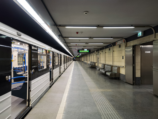 Budapest, M3 metró, Újpest-központ, bélyegkép