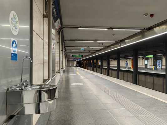 Budapest, M3 metró, Újpest-központ, bélyegkép