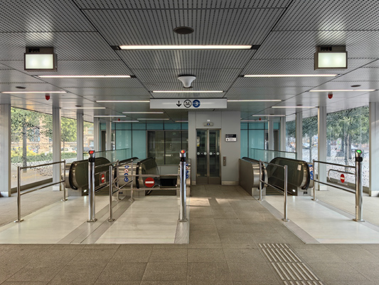 Budapest, M3 metró, Arany János utca, bélyegkép