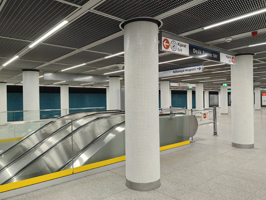Budapest, M3 metró, Deák Ferenc tér, bélyegkép