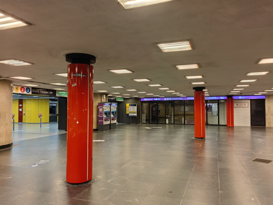 Budapest, M3 metró, Deák Ferenc tér, bélyegkép