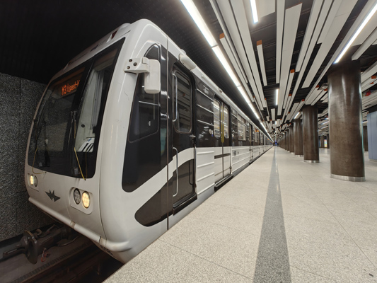 Budapest, M3 metró, Corvin-negyed, bélyegkép