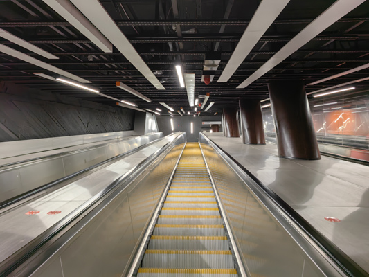 Budapest, M3 metró, Corvin-negyed, bélyegkép