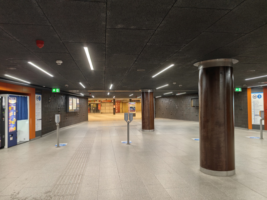 Budapest, M3 metró, Corvin-negyed, bélyegkép