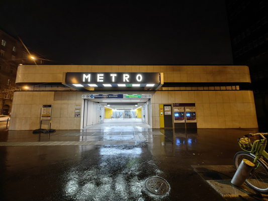 Budapest, M3 metró, Semmelweis Klinikák, bélyegkép