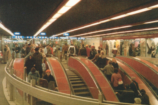 Budapest, M3 metró, Nyugati pályaudvar, bélyegkép