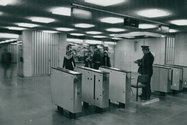 Budapest, M3 metró, Deák Ferenc tér, bélyegkép