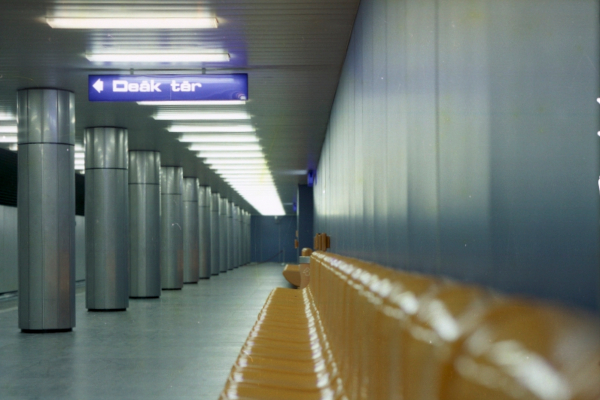 Budapest, M3 metró, Corvin-negyed, bélyegkép