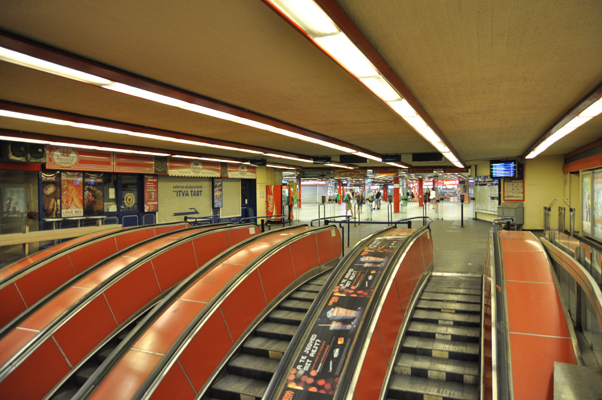 Budapest, M3 metró, Nyugati pályaudvar, bélyegkép