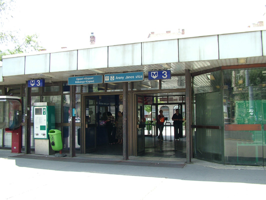 Budapest, M3 metró, Arany János utca, bélyegkép