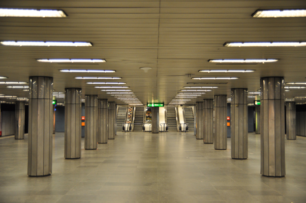 Budapest, M3 metró, Corvin-negyed, bélyegkép