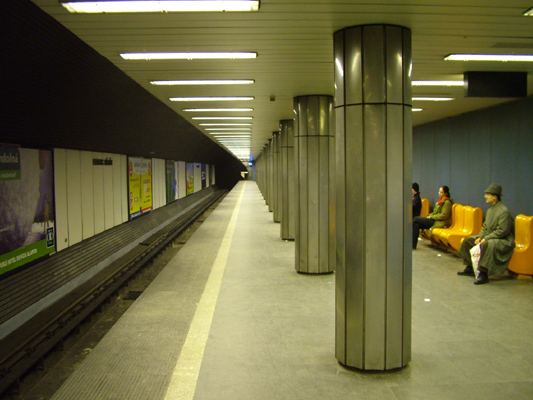 Budapest, M3 metró, Corvin-negyed, bélyegkép
