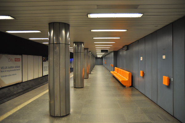 Budapest, M3 metró, Corvin-negyed, bélyegkép