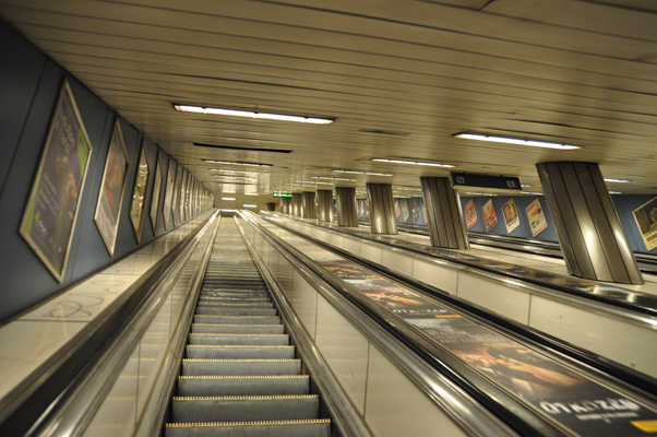 Budapest, M3 metró, Corvin-negyed, bélyegkép