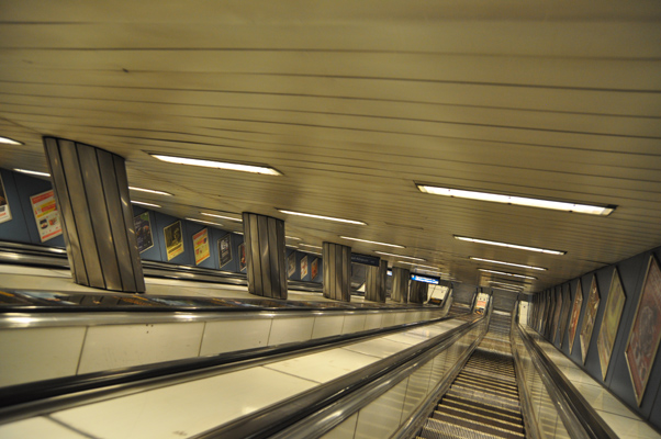 Budapest, M3 metró, Corvin-negyed, bélyegkép