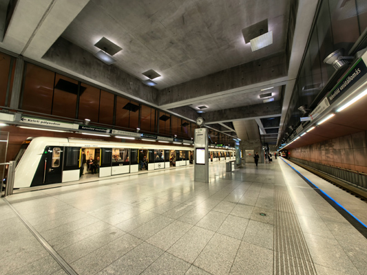 Budapest, M4 metró, Kelenföld vasútállomás, bélyegkép
