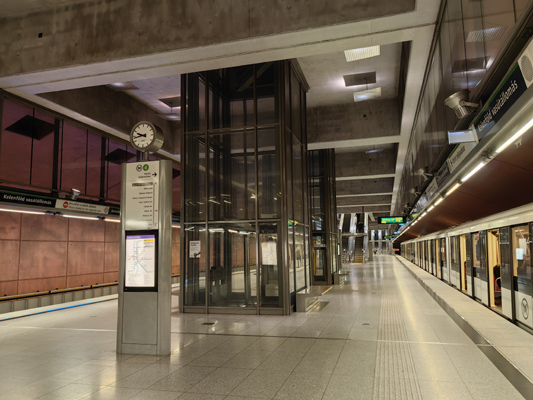 Budapest, M4 metró, Kelenföld vasútállomás, bélyegkép