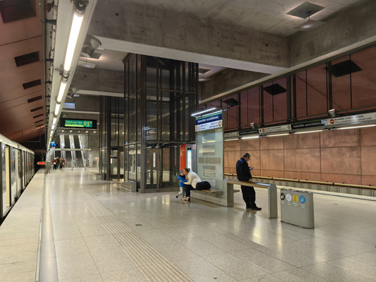 Budapest, M4 metró, Kelenföld vasútállomás, bélyegkép