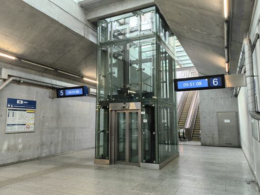 Budapest, M4 metró, Kelenföld vasútállomás, bélyegkép