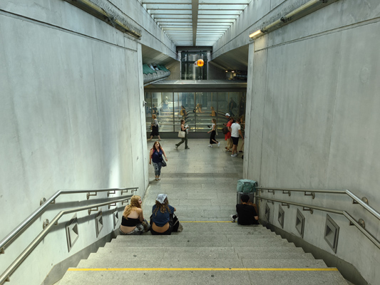 Budapest, M4 metró, Kelenföld vasútállomás, bélyegkép