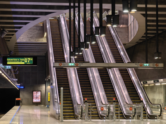 Budapest, M4 metró, Bikás park, bélyegkép