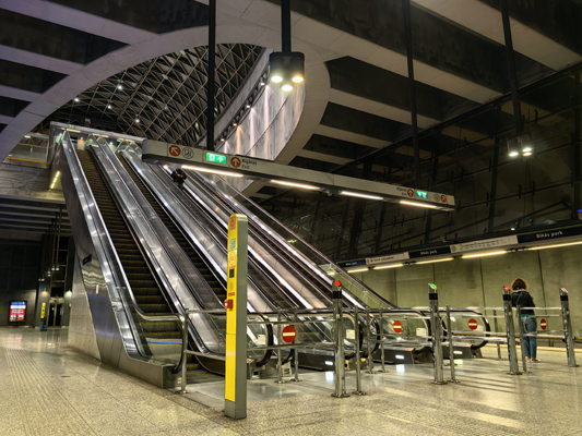 Budapest, M4 metró, Bikás park, bélyegkép