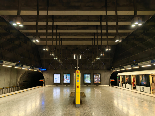 Budapest, M4 metró, Bikás park, bélyegkép