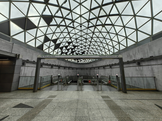 Budapest, M4 metró, Bikás park, bélyegkép