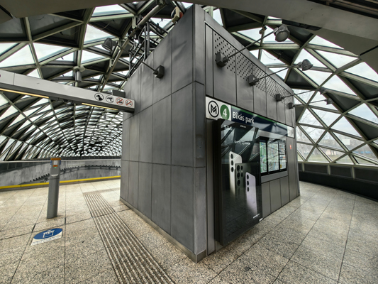 Budapest, M4 metró, Bikás park, bélyegkép