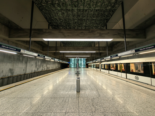 Budapest, M4 metró, Újbuda-központ, bélyegkép