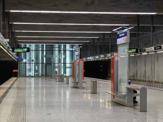Budapest, M4 metró, Újbuda-központ, bélyegkép