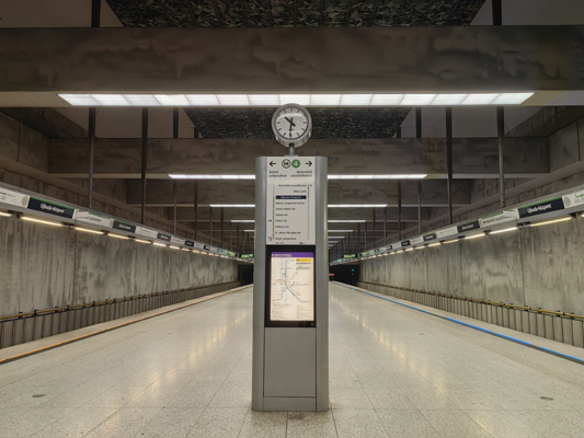Budapest, M4 metró, Újbuda-központ, bélyegkép