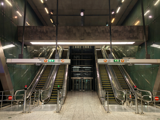 Budapest, M4 metró, Újbuda-központ, bélyegkép