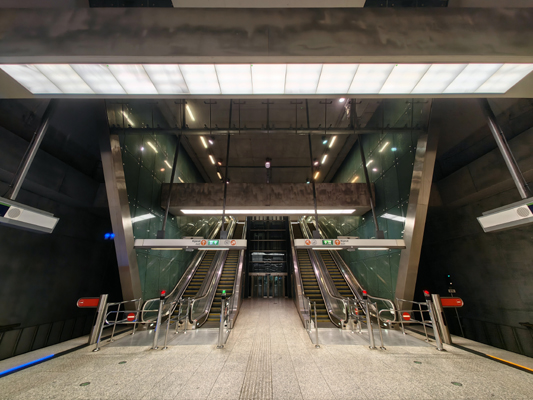 Budapest, M4 metró, Újbuda-központ, bélyegkép